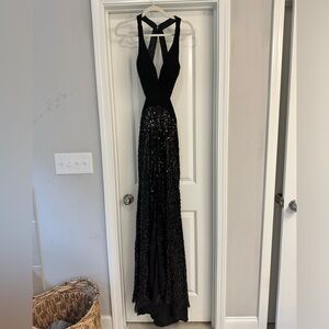 MAC DUGGAL BLACK SEQUIN DEEP V BACKLESS GOWN
